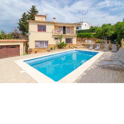 Blanes Villa Sleeps 11 Pool WiFi