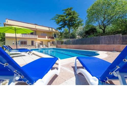 Blanes Villa Sleeps 17 Pool WiFi
