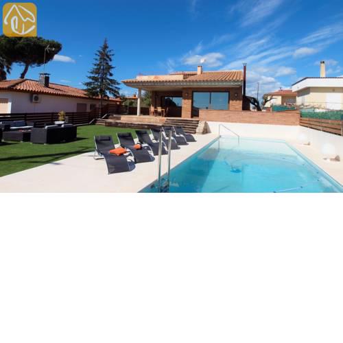 Blanes Villa Sleeps 8 Pool Air Con WiFi