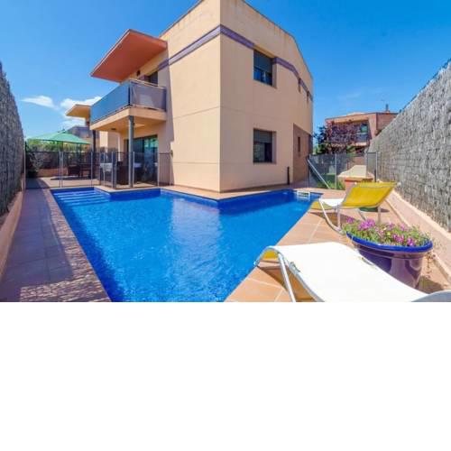 Blanes Villa Sleeps 8 Pool Air Con WiFi