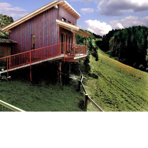 Blau-rotes Stelzenhäuschen