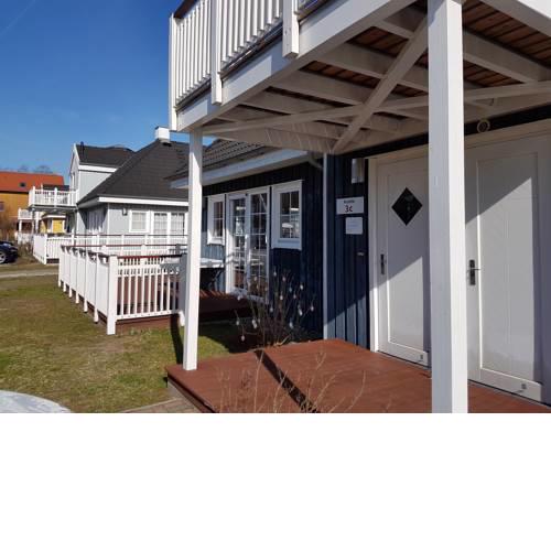 Blaues Haus am See