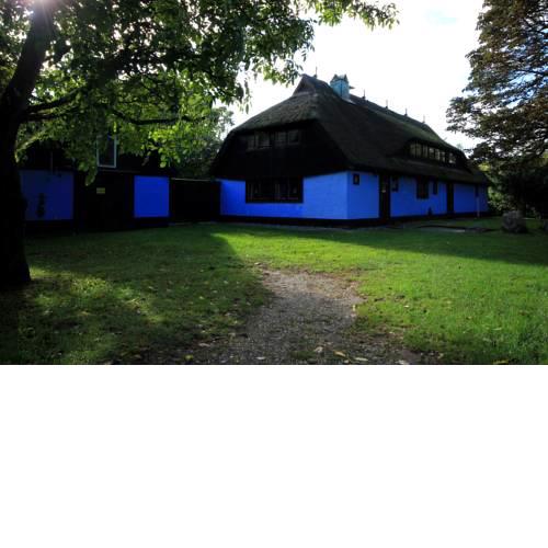Blaues Haus by Rujana