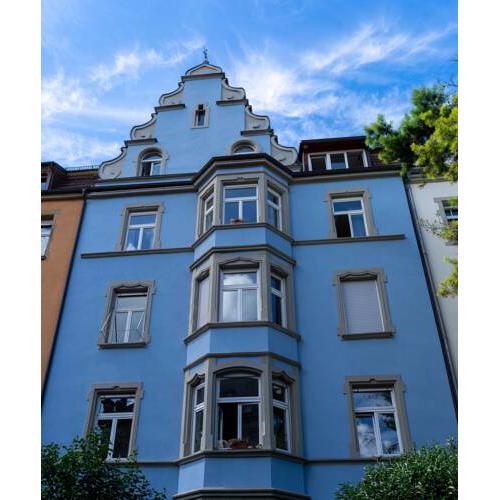 Blaues Haus im Paradies