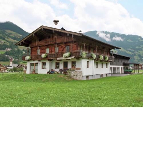 Blick Zum Mayrhofen