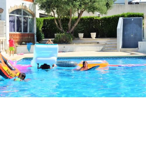 Blue Holidays; Rosas vues & swiming-pool