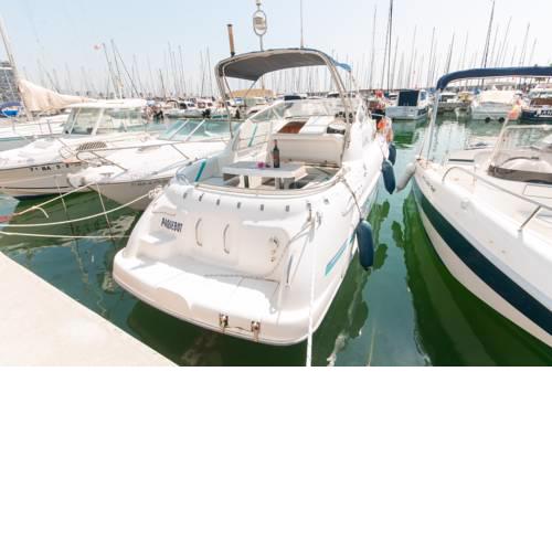 Boat hotel and tours
