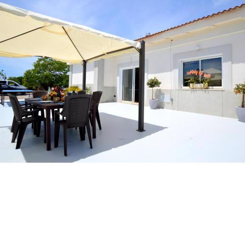 Bonita casa con piscina cerca de la playa