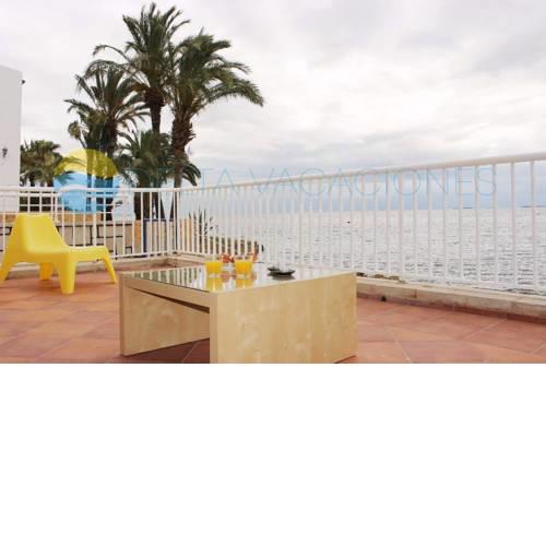 Bonita casa en primera línea de mar y vistas espectaculares