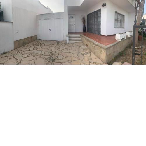 BONITA CASA PLANTA BAJA Con GARAJE IDEAL PARA VACACIONES