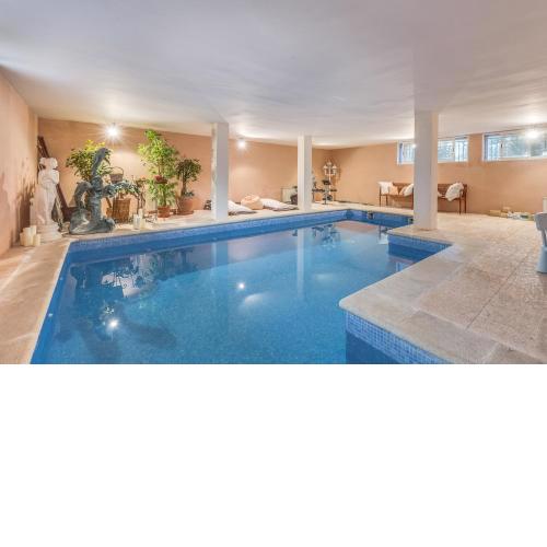 Bonita villa frente playa Alcudia con piscina interior