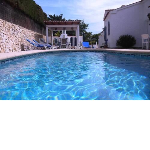 Bonita villa independiente y piscina privada aa barbacoa y jardín vallad