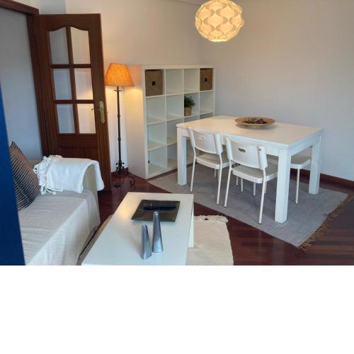 Bonito apartamento en Cangas al lado playa Rodeira