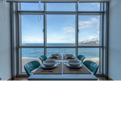 BONITO APARTAMENTO FRENTE A LA PLAYA DE RIAZOR