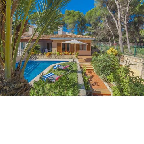 Bonito chalet con piscina en Can Picafort