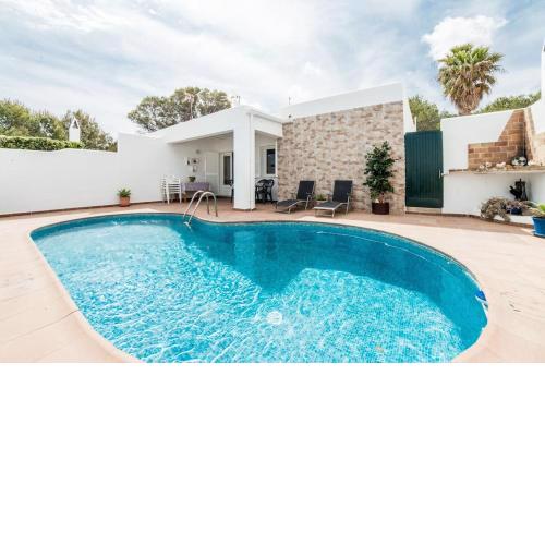 Bonito chalet con piscina privada cerca de la playa