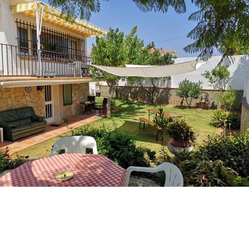 ***Bonito Estudio Central con Jardín y Piscina***