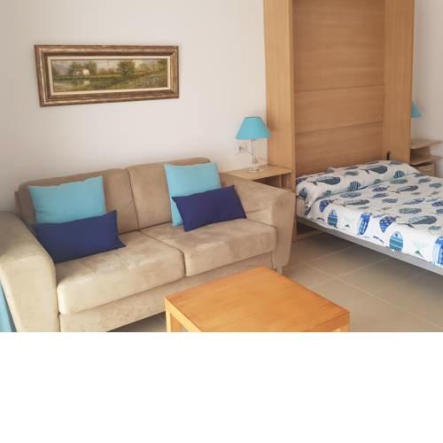 Bonito estudio con soleada terraza,piscina y WIFI gratis By TheOceanRentals