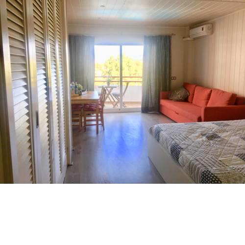 Bonito estudio con wifi y aire acondicionado