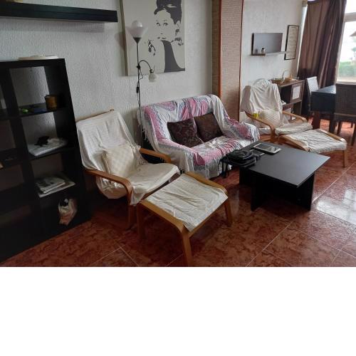 BONITO Y FUNCIONAL APARTAMENTO FRENTE AL MAR