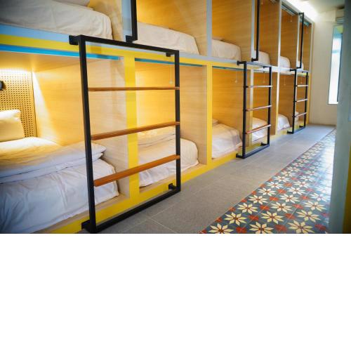 Borough Capsule Hostel Bali