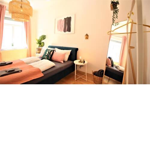 Botanical velvet apartment - with sunny balcony