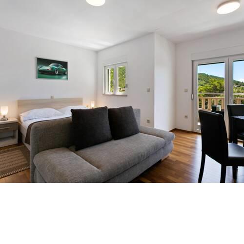 Boutique Apartment in Drvenik with Balcony