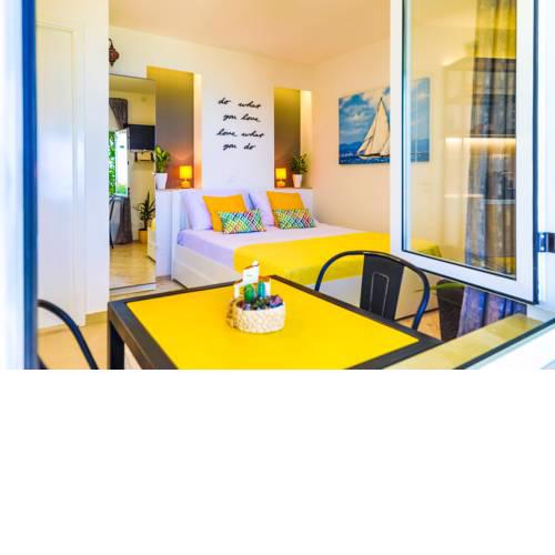 B&R, beach studio apartment