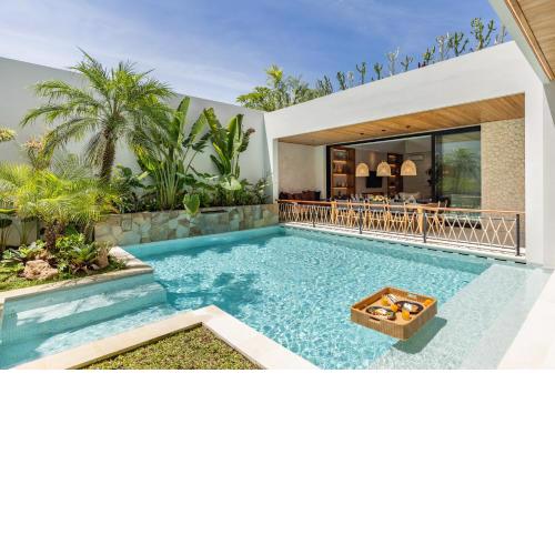 *BRAND NEW 5 bd Luxury Central Villa 300m to beach