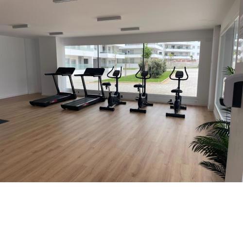 Brand new apartment with gym&rooftop pool.