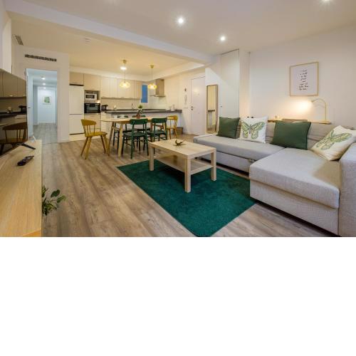 Brand New Stylish Apartment with Fluffy Beds