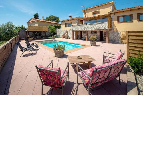 Breathtaking views and 2 swimming pools