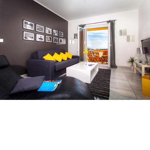 Bridge apartment with sea view