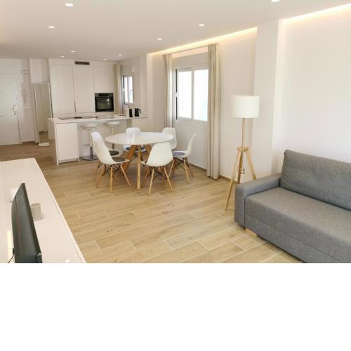 Bright 2 bedroom apt Golden Mile next to beach RDR225