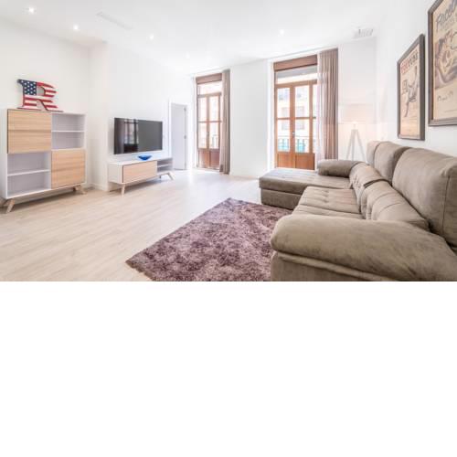 Bright and Modern Apartment near the Beach