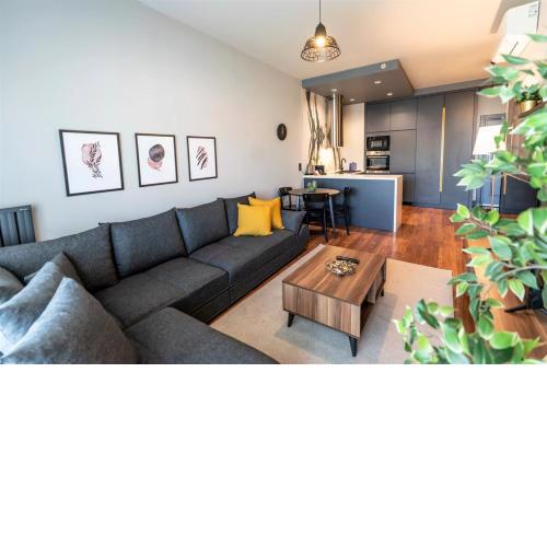 Bright And Modern Apt With Stunning City View