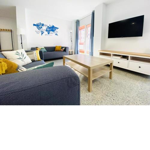 BRIGHT AND SPACIOUS SUMMER FLAT