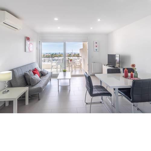 Bright Apartment in Empuriabrava overlooking Sea
