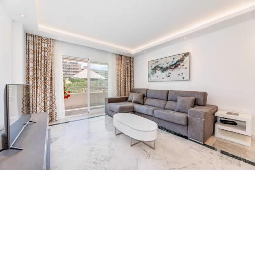 Bright apartment in the heart of Puerto Banus