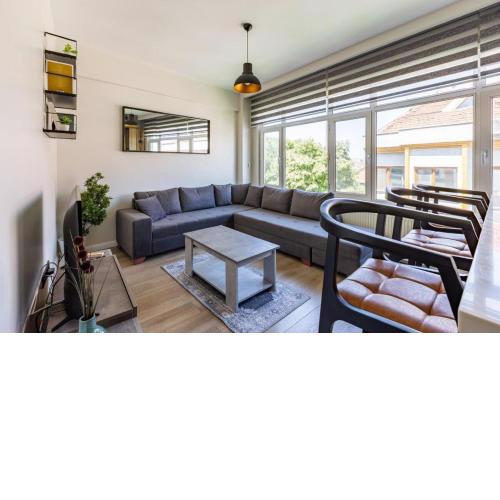 Bright Gorgeous Modern 2bd1bath Gem! #194