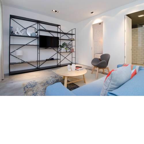 Bright Modern 2-Bedroom Apartment in Madrid