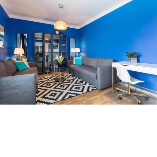 Bright Modern Apartment