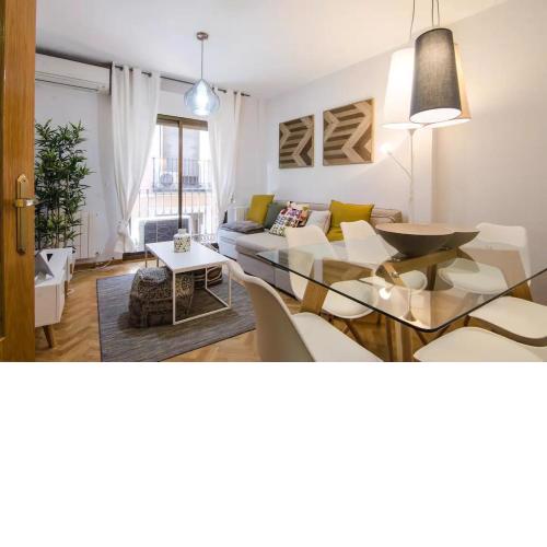 Bright & Spacious 2BD 2BTH - City Center