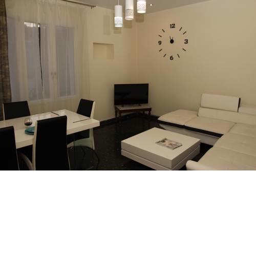 Bright spacious apartment close to Park and beach