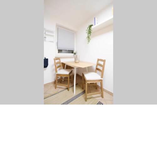 Bright Spacious Apartment with Balcony in Central Munich