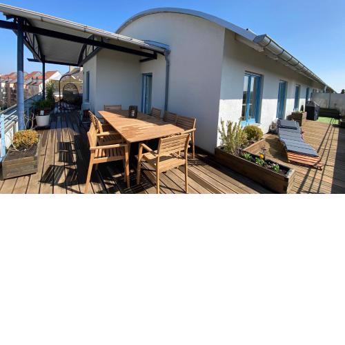 BRIGHT: The PENTHOUSE - Jacuzzi - BBQ - Parkplatz/Parking