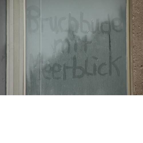Bruchbude mit Meerblick