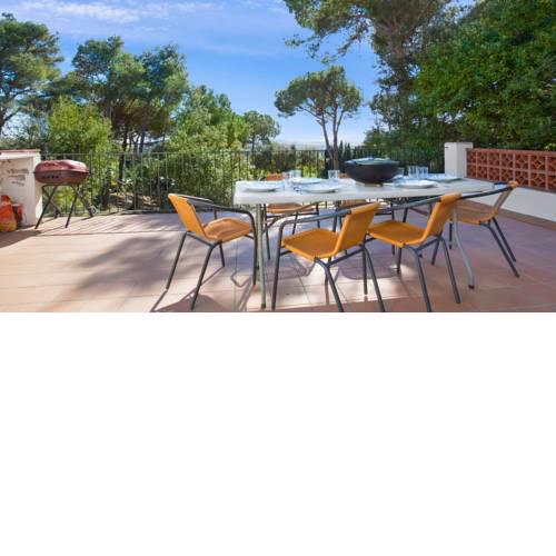 Brugarol Villa Sleeps 6 with Air Con and WiFi