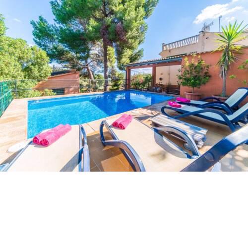 Buger Holiday Home Sleeps 8 with Pool and WiFi