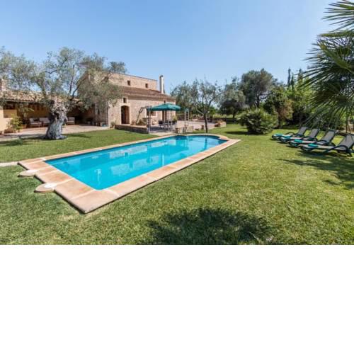 Buger Villa Sleeps 6 with Pool Air Con and WiFi